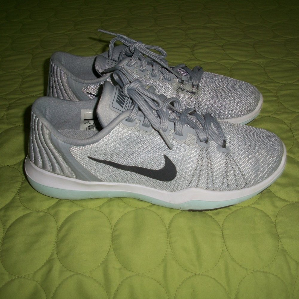 Nike Women's Flex Supreme TR 5 Shoes